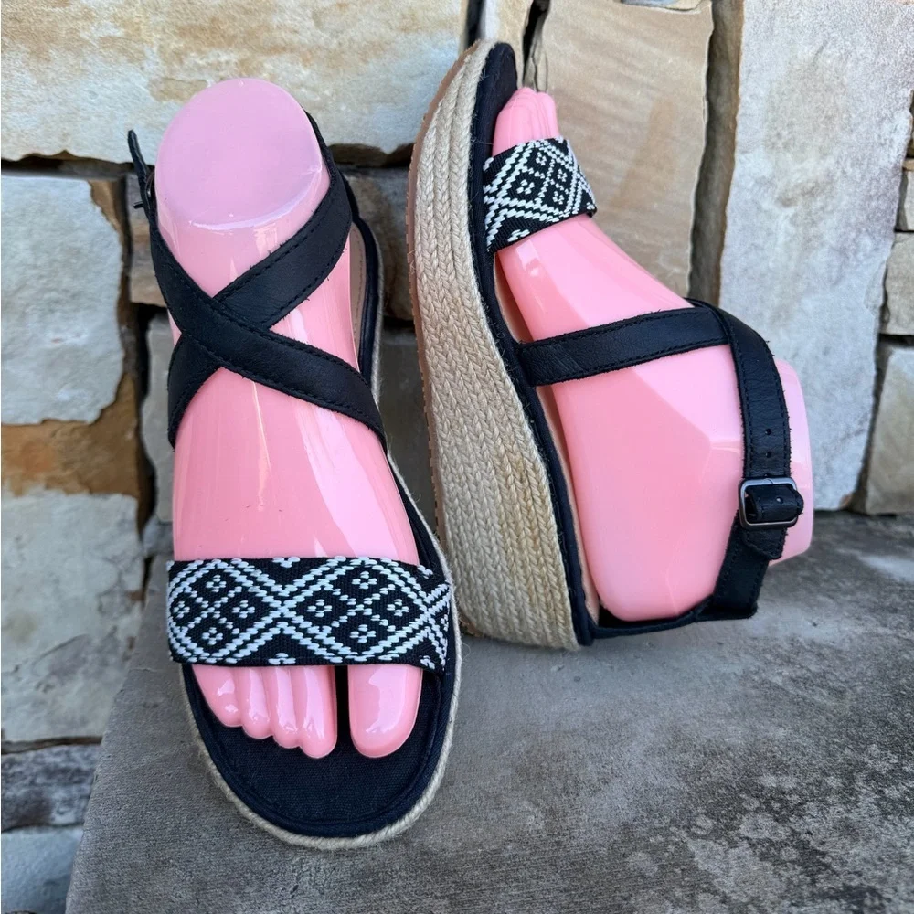 Eddie Bauer Black & White Espadrille Wedge Sandals w/leather‎ straps Sz-7. X